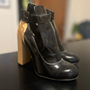 Jill Stuart black and nude heels